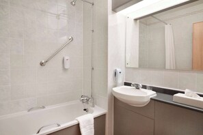 Ensemble douche/baignoire, articles de toilette écologiques