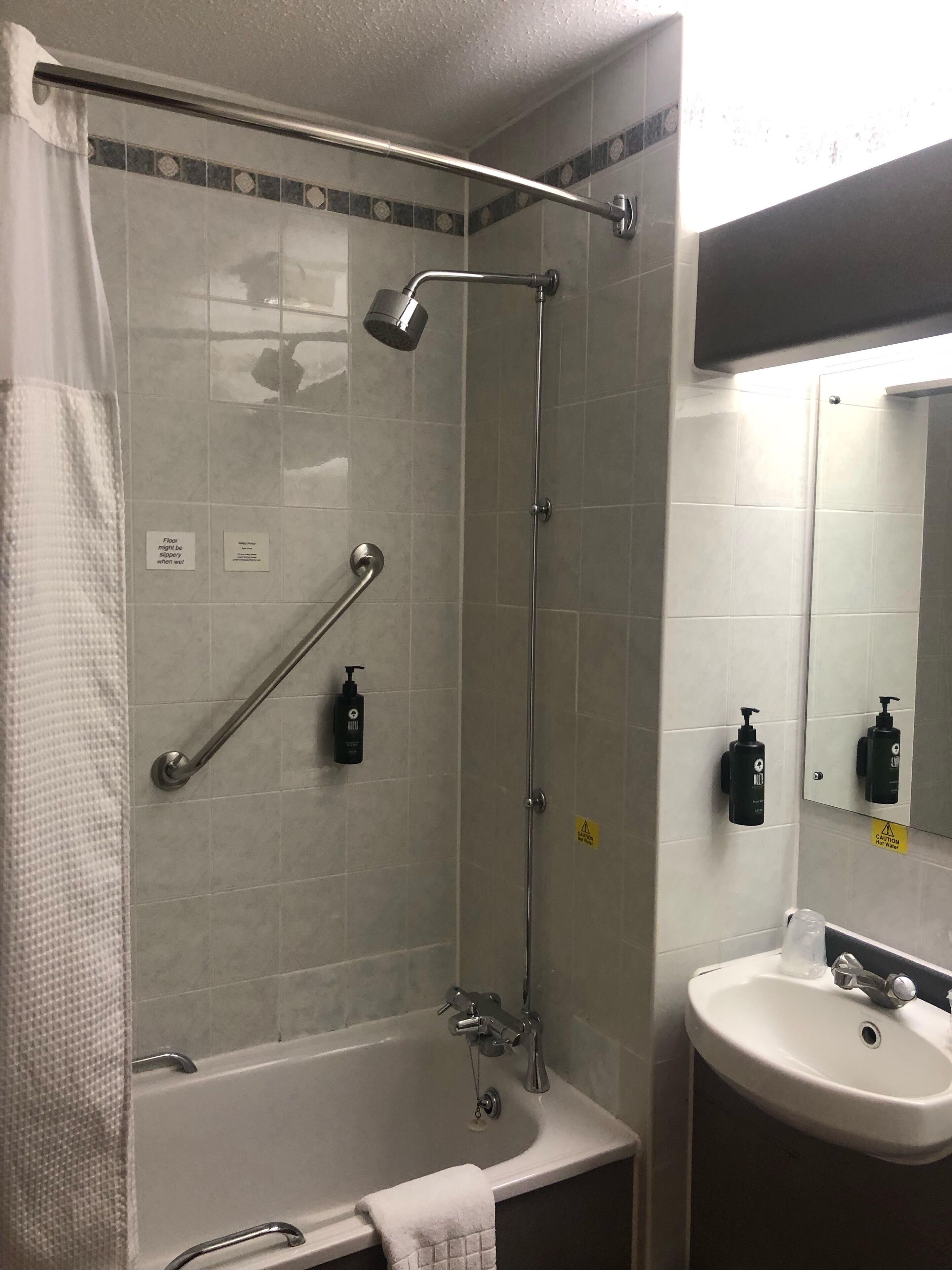 combined shower/bathtub, eco-friendly toiletries, hair dryer, towels