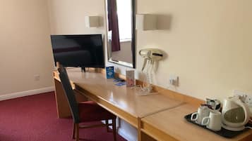 Room, 2 Single Beds, Non Smoking | Desk, free cots/infant beds, free WiFi, bed sheets