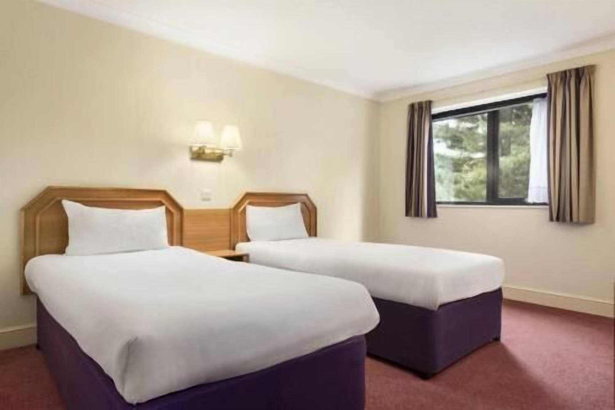Desk, free cribs/infant beds, free WiFi, bed sheets