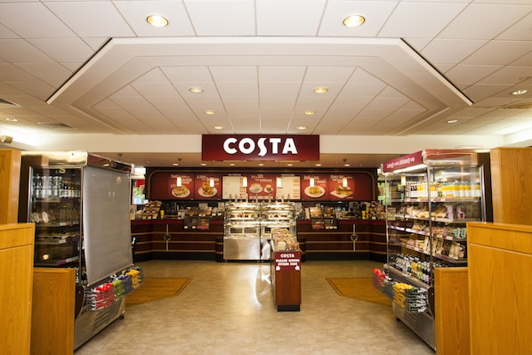 아침 식사, 점심 식사 및 저녁 식사 제공