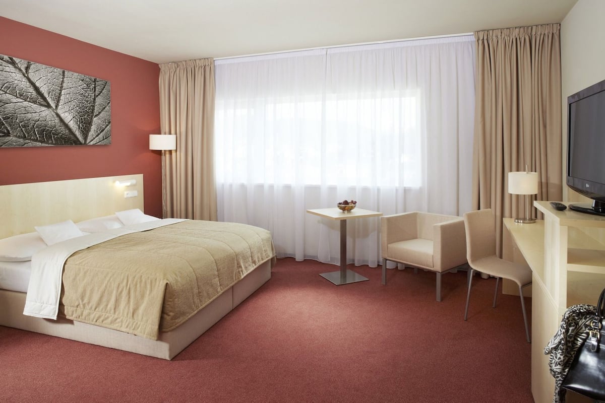 In-room safe, desk, blackout curtains, soundproofing