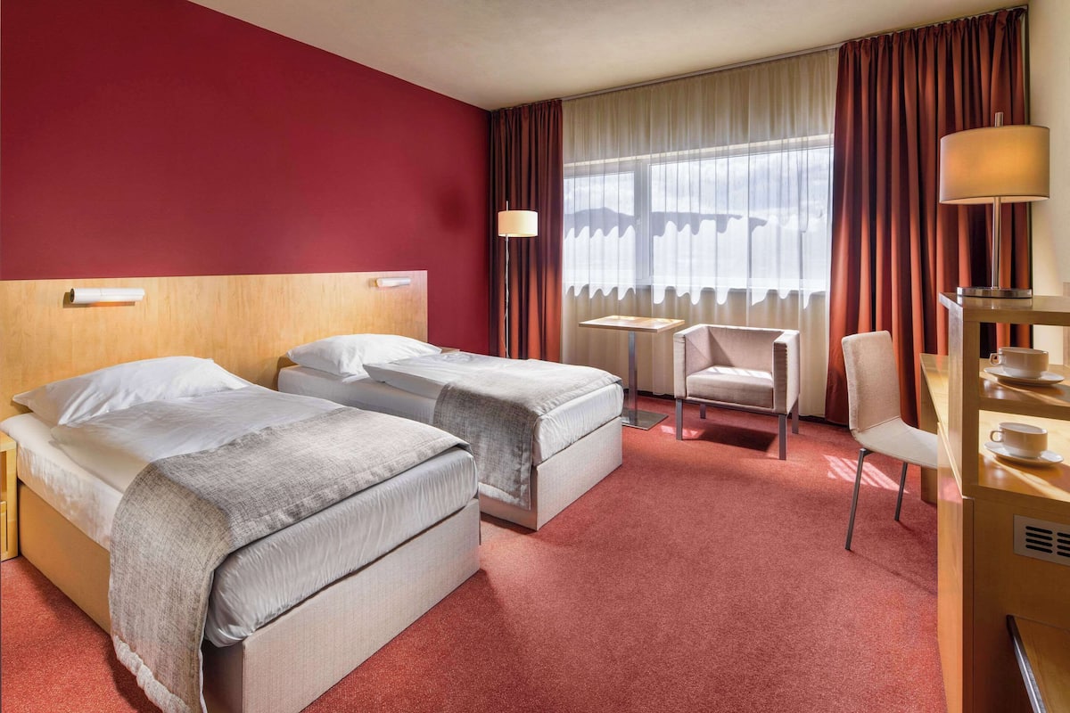 Standard Twin Room, 2 Twin Beds | In-room safe, desk, blackout drapes, soundproofing