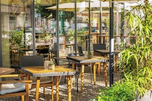 Lunch and dinner served, local and international cuisine