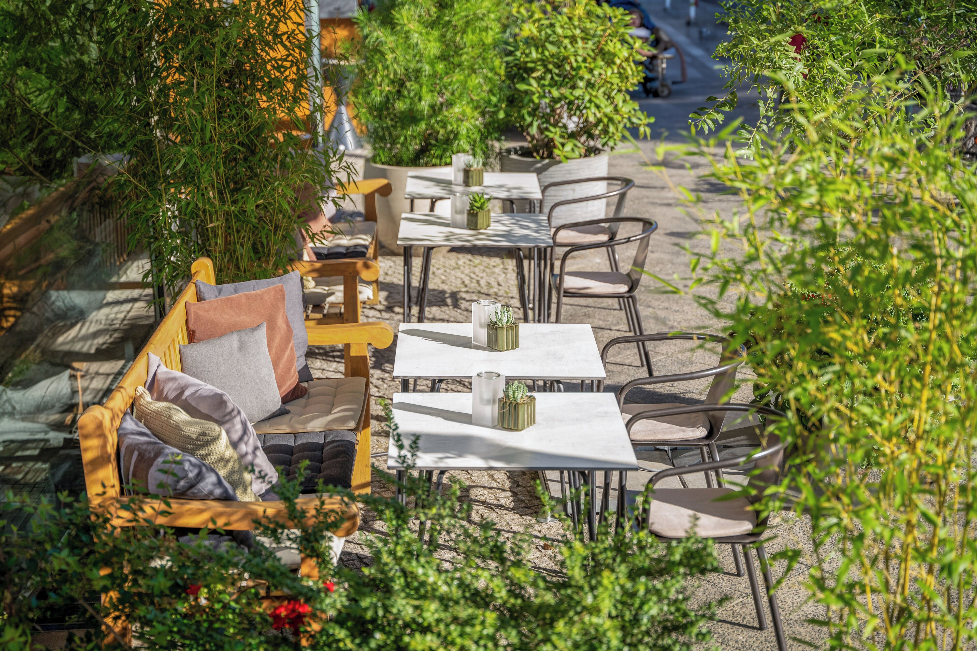 lunch and dinner served, local and international cuisine