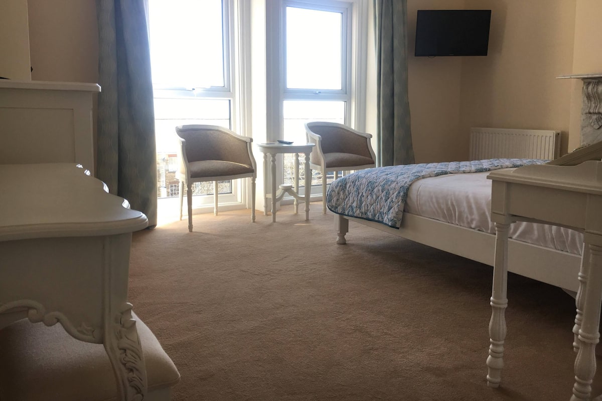 Kamar Double (Room8)