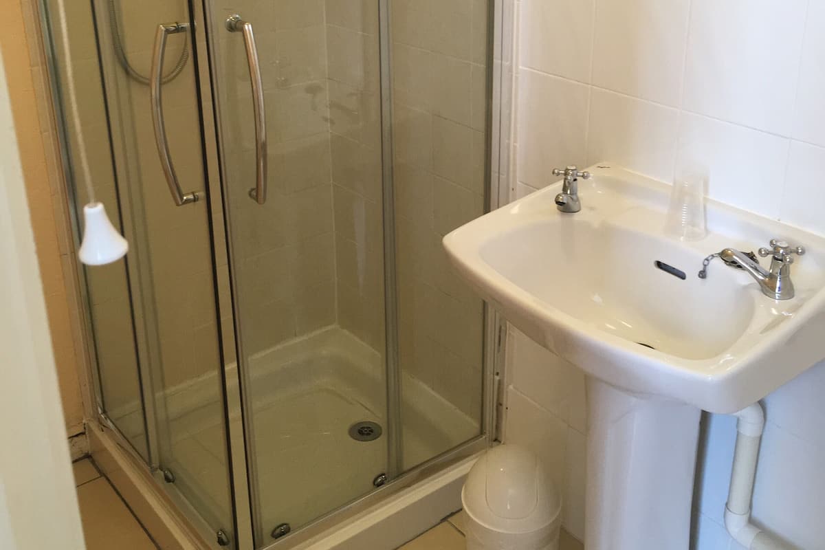 Kamar Double (Room15)