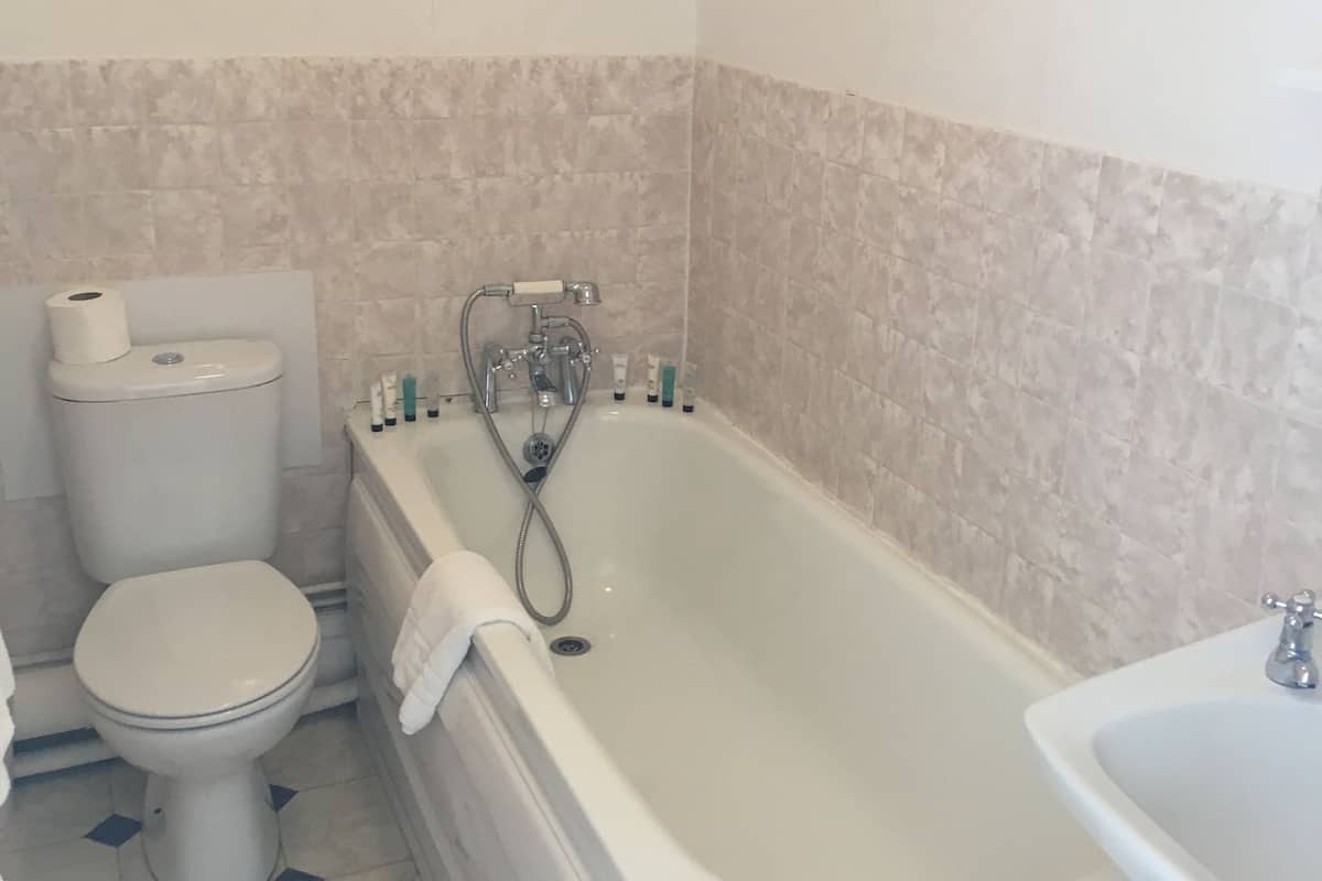 Double Room (Room9)