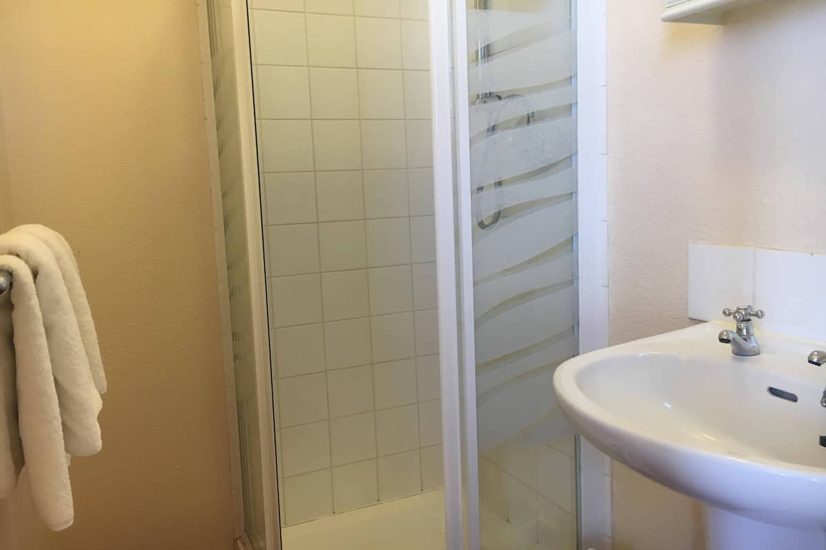 Kamar Double (Room20)