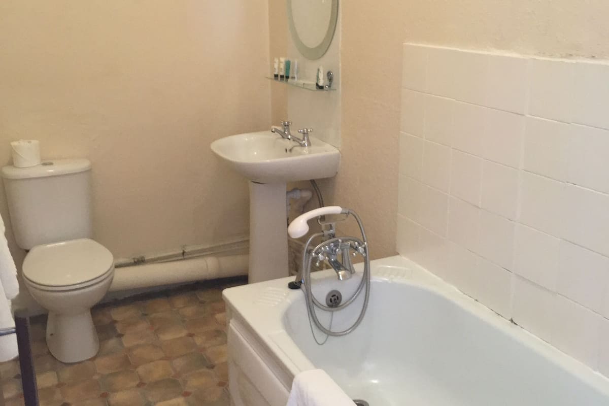 Double Room (Room16)