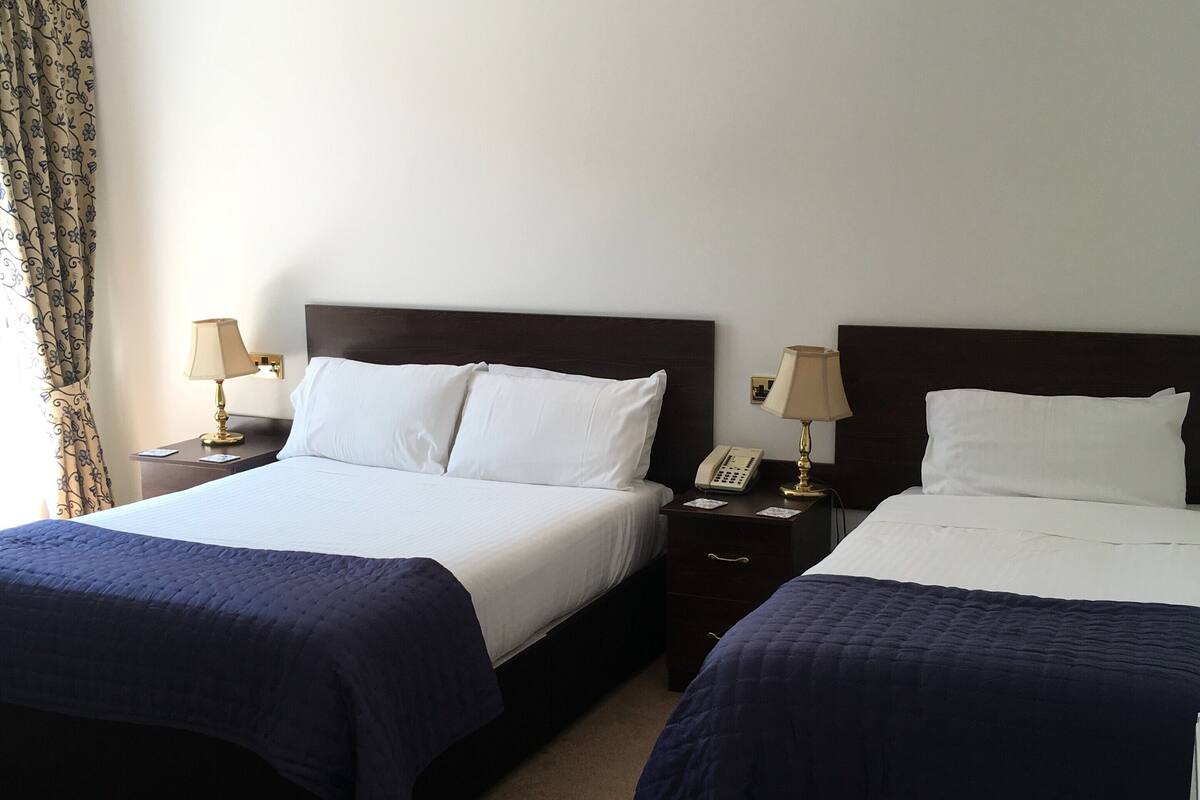 Kamar Triple (Room32)