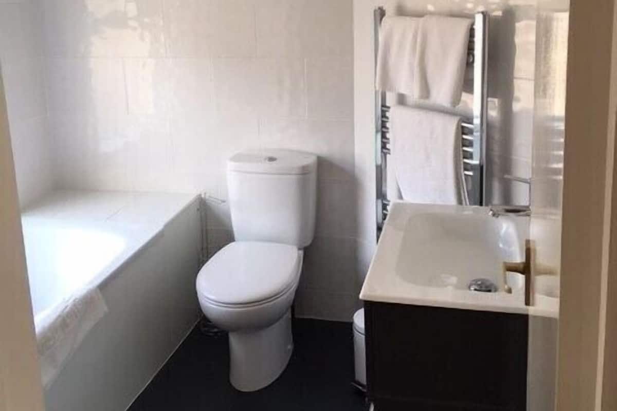 double room (room33) | 1 bedroom