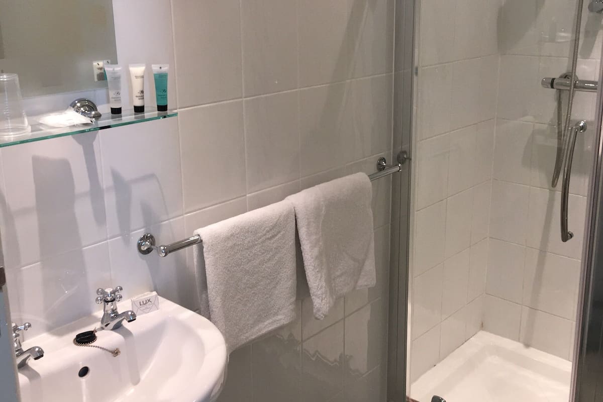 Kamar Double (Room12)