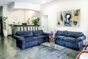 Lobby sitting area - Mônaco Center Inn Guarulhos (Guarulhos)
