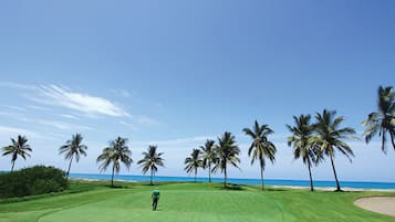 OCEAN FRONT GOLF, AND AMERICAN BREAKFAST PER TWO | Vista a la playa o el mar