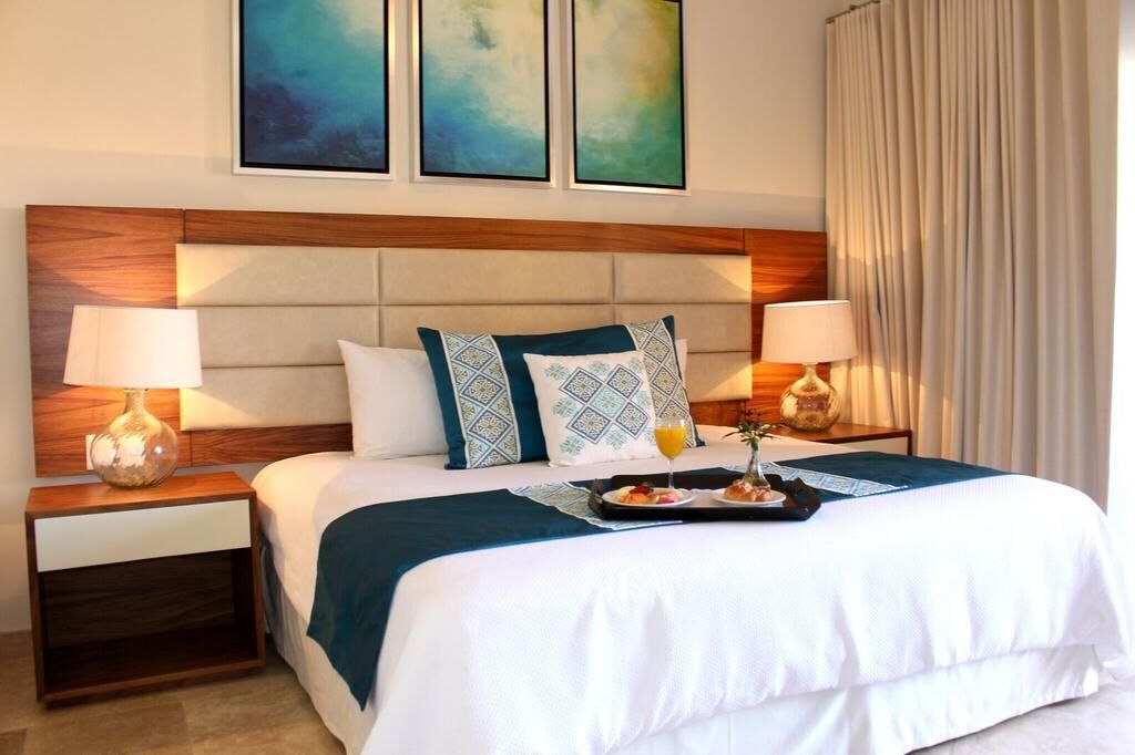 Premium bedding, down duvets, in-room safe, desk