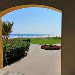 OCEAN FRONT GOLF, AND AMERICAN BREAKFAST PER TWO | 海灘/海景