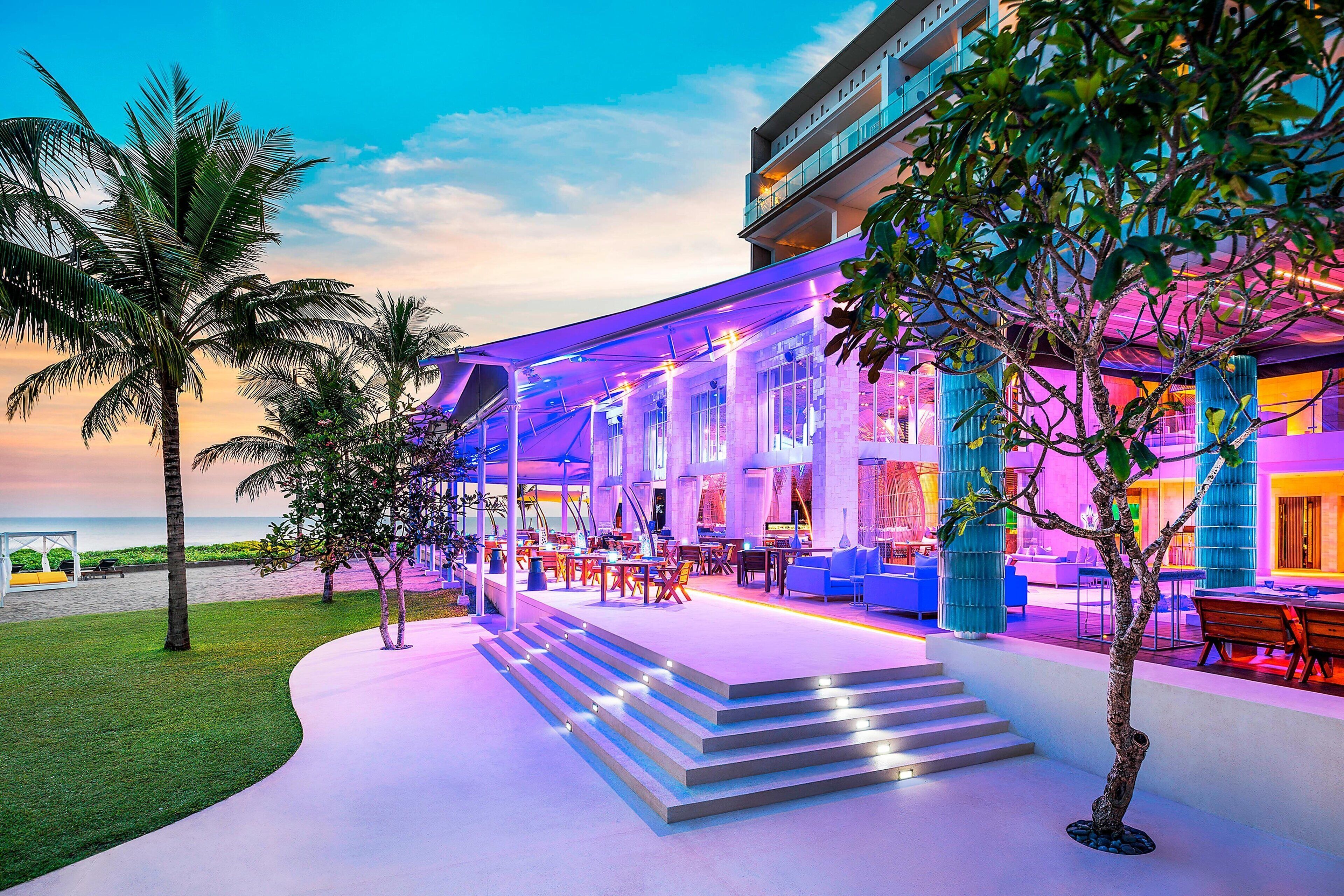 2 restaurants, breakfast served