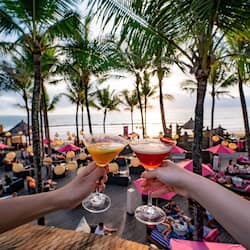 3 bars/lounges, cocktailbar