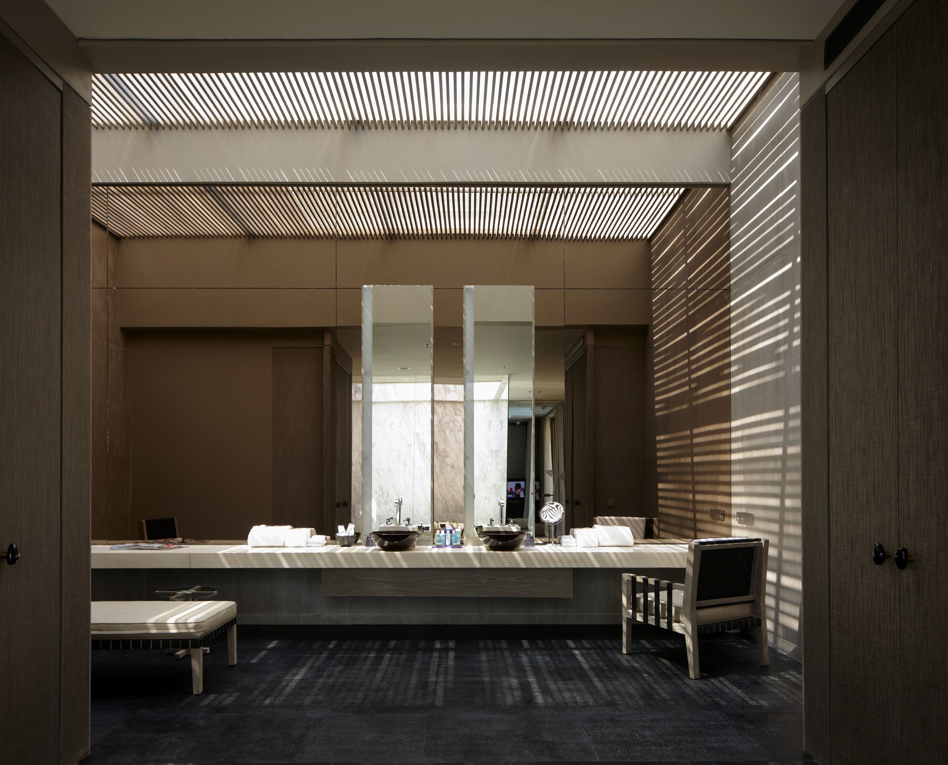 Separate tub and shower, deep soaking tub, rainfall showerhead