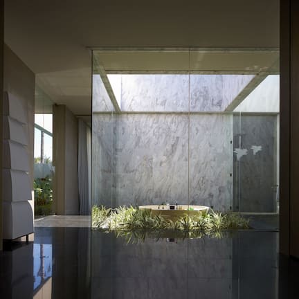 Separate tub and shower, deep soaking tub, rainfall showerhead