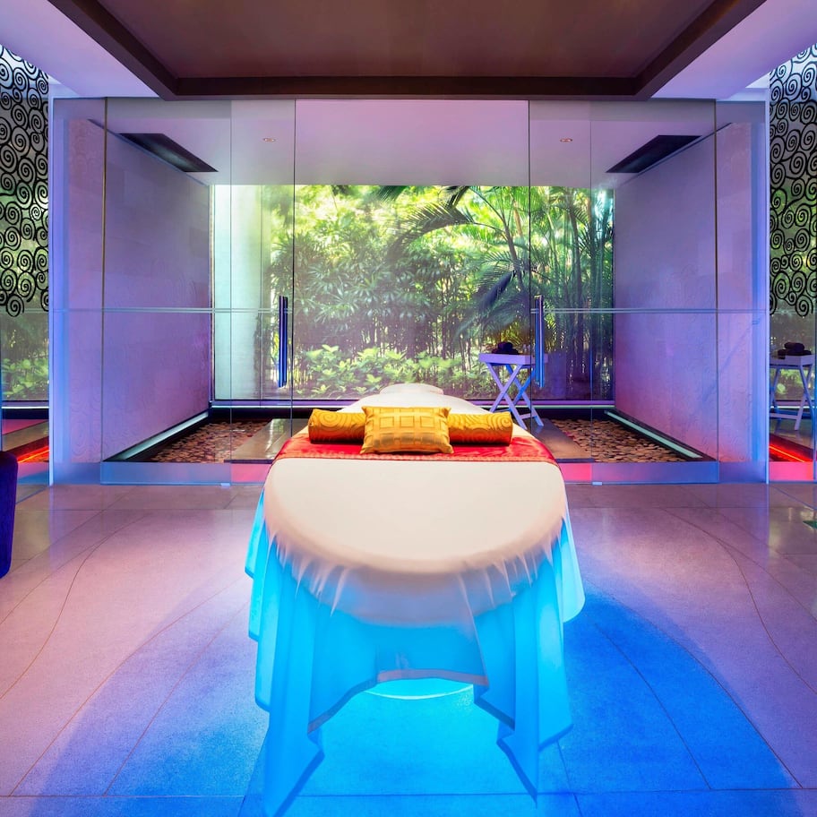 Couples treatment rooms, hot tub, Turkish bath, body treatments