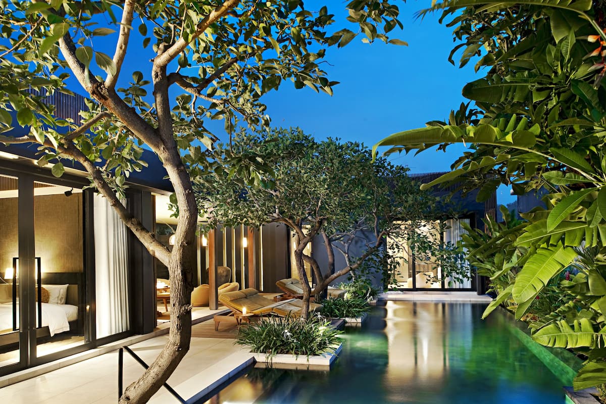 Egyptian cotton sheets, premium bedding, minibar, in-room safe