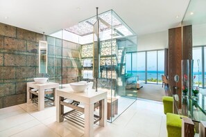 Separate tub and shower, deep soaking tub, rainfall showerhead - W Bali - Seminyak (Seminyak)