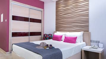 In-room safe, soundproofing, free WiFi, bed sheets