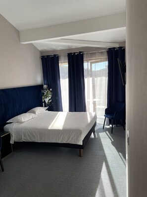 Deluxe Double Room, Balcony | Desk, soundproofing, cribs/infant beds, free WiFi - Hotel Napoléon (La Turbie)
