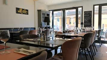 Lunch and dinner served, French cuisine