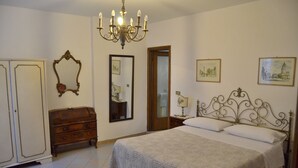 Chambre Double, salle de bains privée