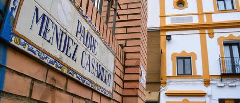 A building facade with a sign reading "Padre Casariego."