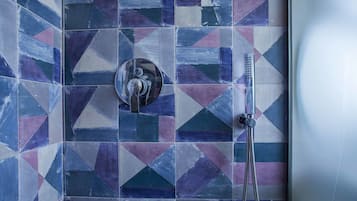 Badkamer met douche