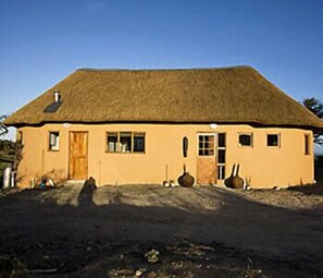 Mặt tiền nơi lưu trú