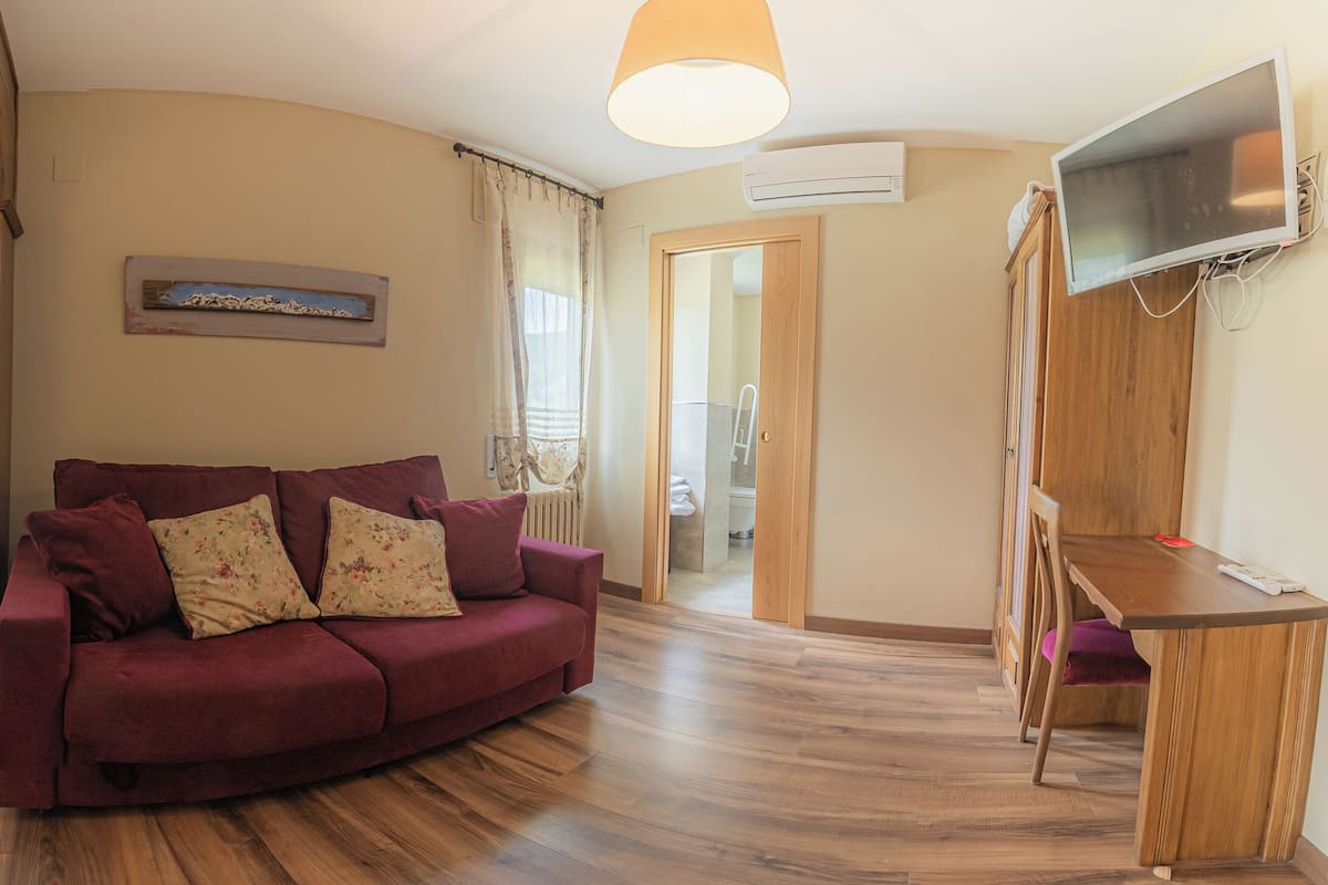 Junior suite | 1 slaapkamer, individueel gedecoreerd, een bureau, gratis wifi