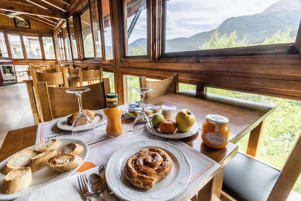 Daily buffet breakfast for a fee