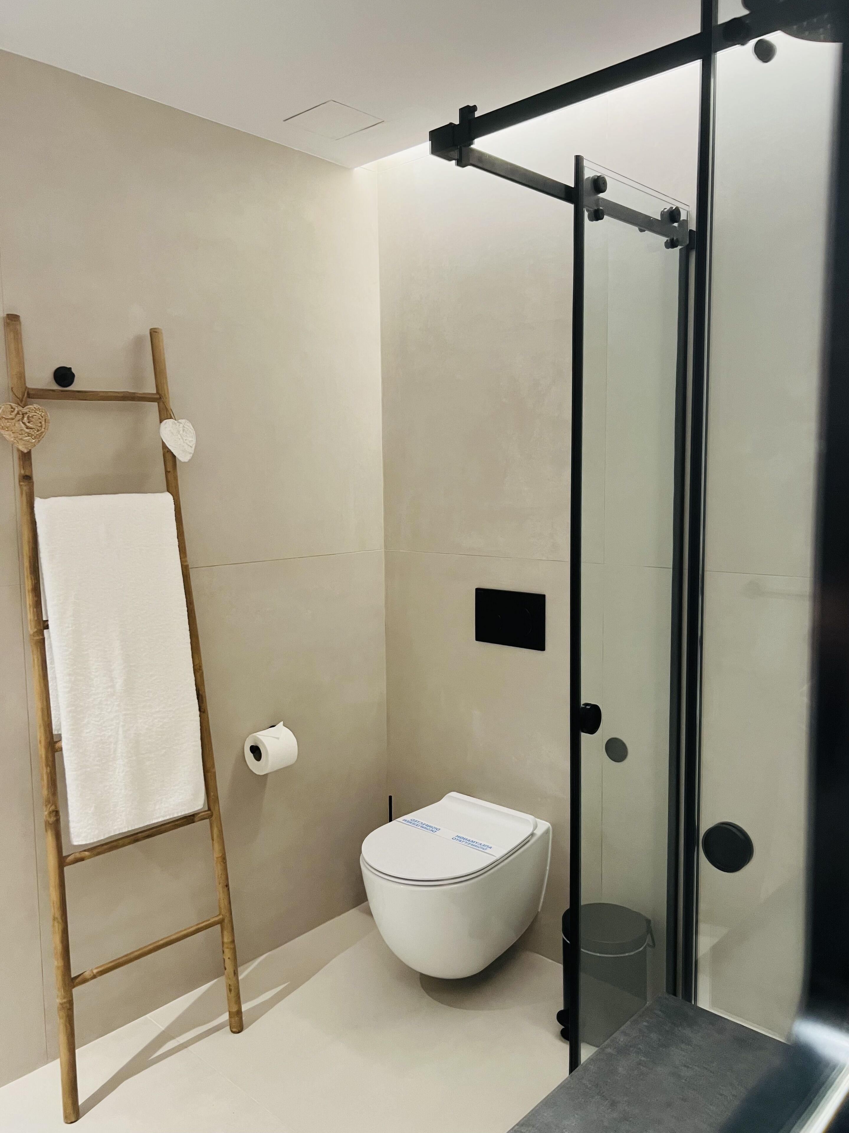 Ropa de cama de alta calidad y minibar 