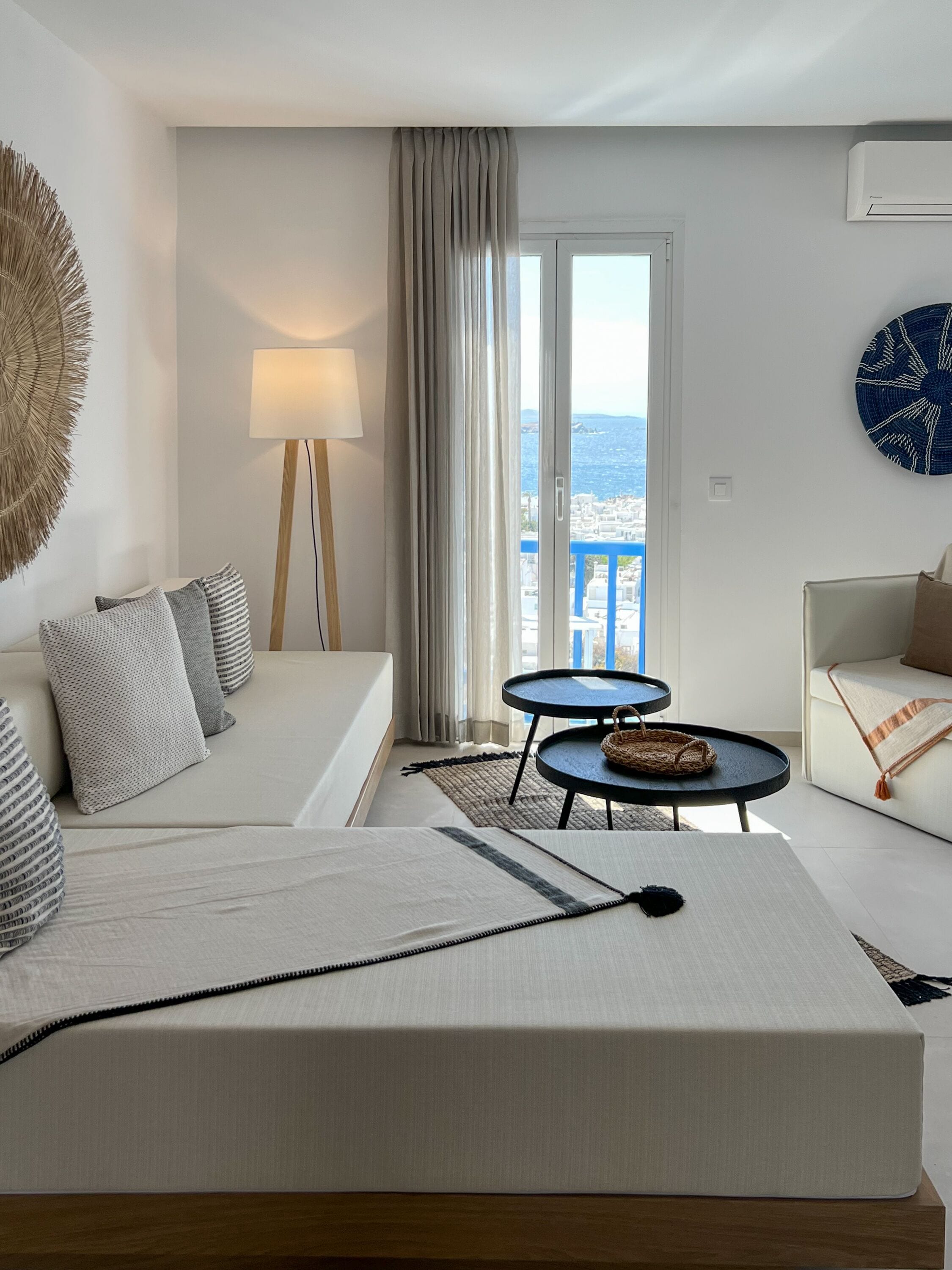 executive suite, sea view | living area