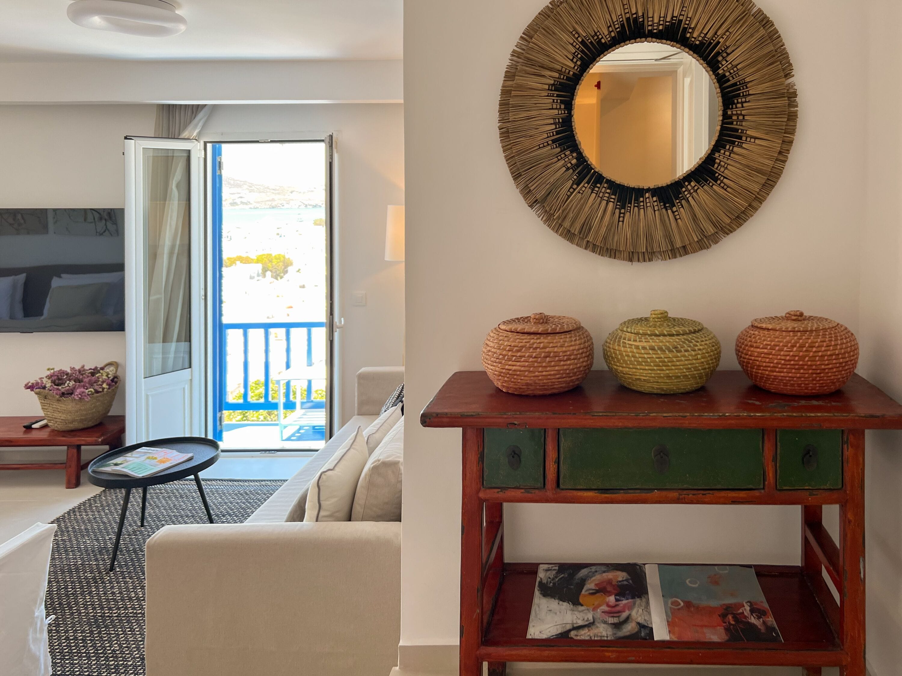 deluxe suite, sea view | 1 bedroom, premium bedding, minibar, in-room safe