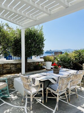 Villa, alberca privada, vista al mar | Ropa de cama de alta calidad y minibar 