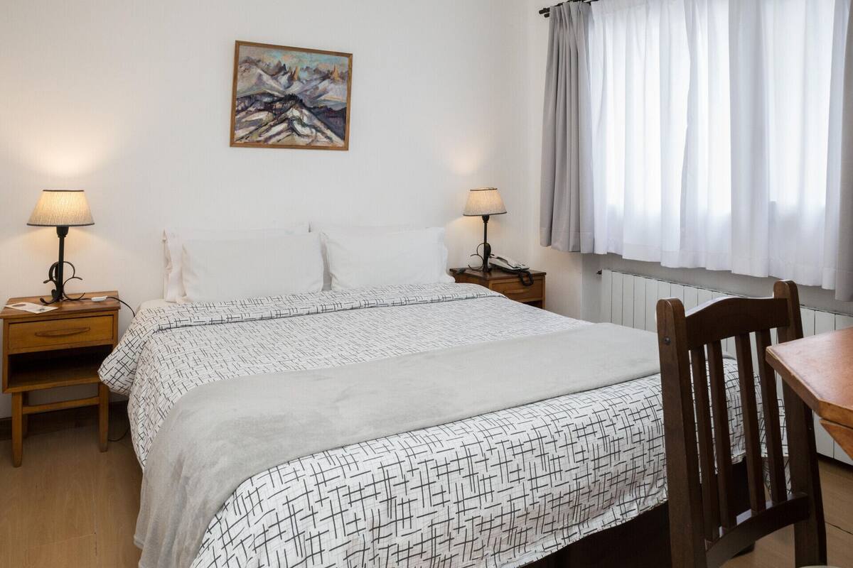 Peti besi dalam bilik, ruang kerja komputer riba, kalis bunyi