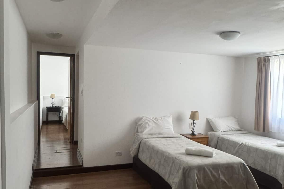 Firemannsrom – superior | Safe på rommet, skrivebord for bærbar PC og lydisolert