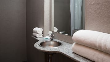 Basic Double Room | In-room safe, laptop workspace, soundproofing, free WiFi