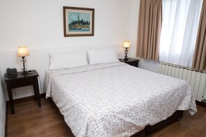 Quadruple Room | In-room safe, laptop workspace, soundproofing, free WiFi