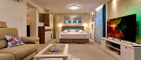 Luxury-Doppelzimmer, 1 King-Bett | Individuell dekoriert, individuell eingerichtet, kostenlose Babybetten