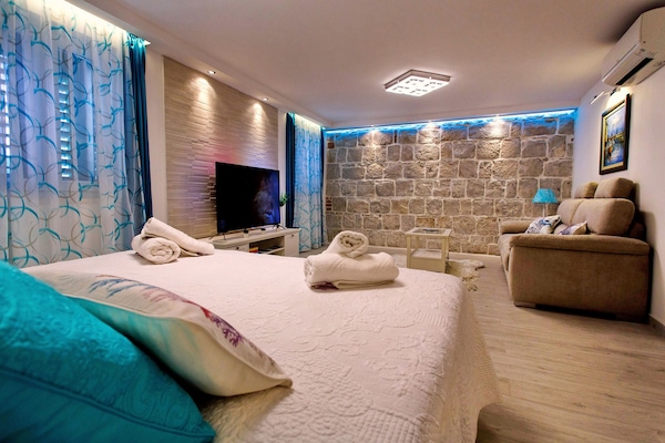 Individually decorated, individually furnished, free cots/infant beds