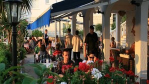 Dining - Villa Paula (Okrug)