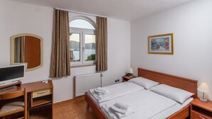 Double or Twin Room, Balcony | Desk, soundproofing, iron/ironing board (on request), cribs (free) - Villa Paula (Okrug)