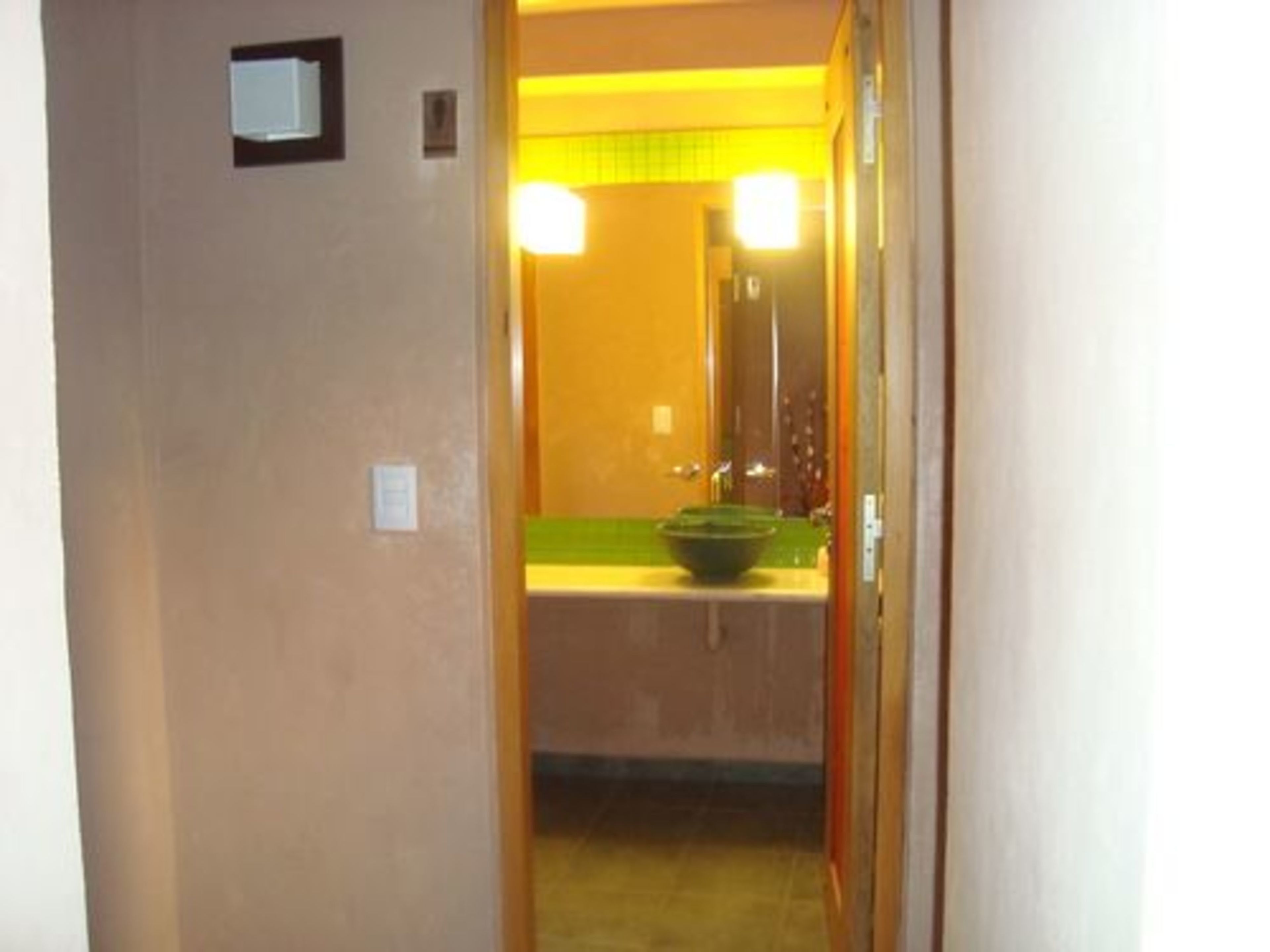 massage/treatment rooms, massages